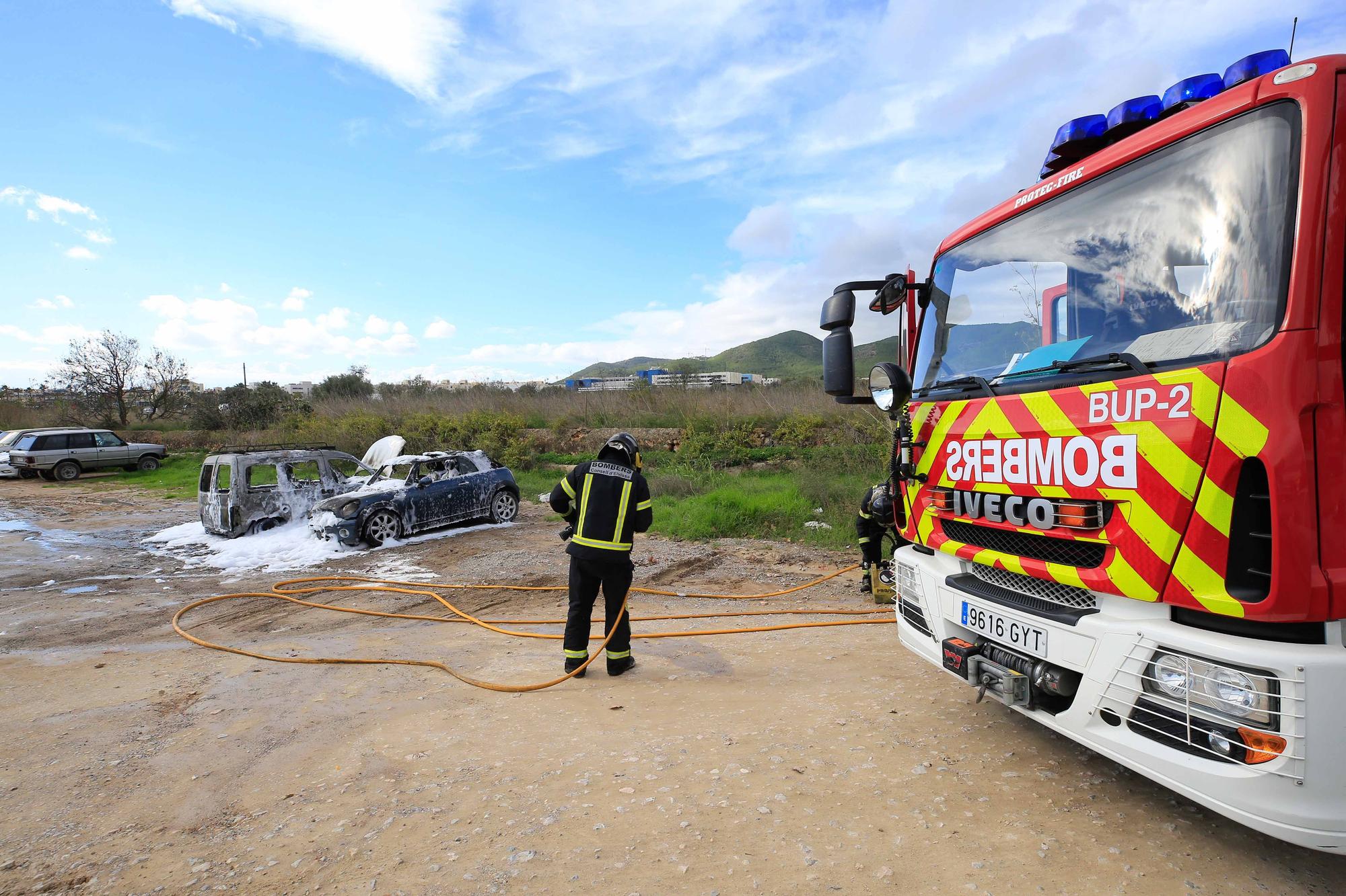 Incendio de vehículos en Ibiza