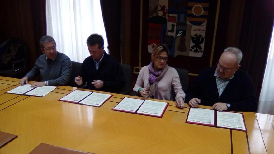 Firma del convenio de la mesa del diálogo social de la Diputación