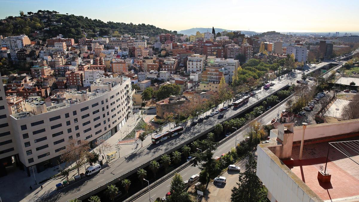 La ronda de Dalt, a su paso entre los barrios de Sant Genís dels Agudells y la Teixonera, en Barcelona.