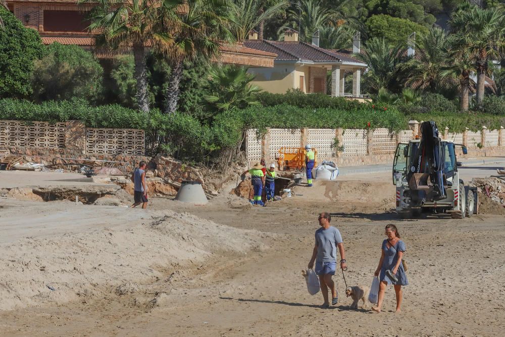 El río Nacimiento causó destrozos en Orihuela Costa en la gota fría en zonas donde se ha ocupado su cauce natural, como el paseo en la playa o los viales y zonas deportivas de varias urbanizaciones