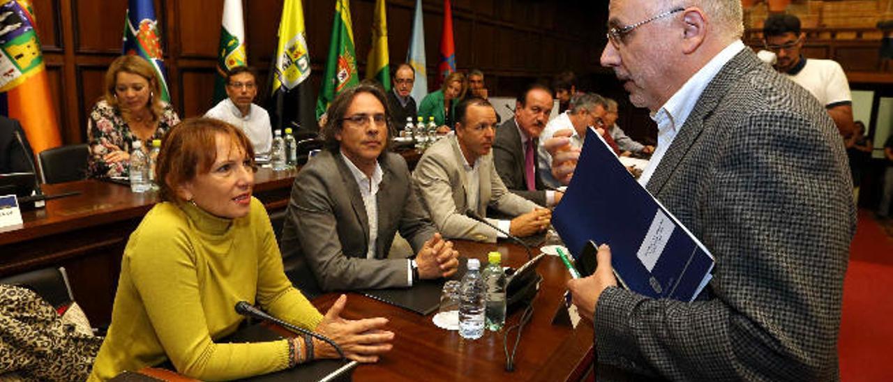 Antonio Morales, ayer, durante la reunión del Cabildo y los 21 ayuntamientos de Gran Canaria.