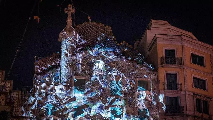 Así es el quinto *mapping* en la Casa Batlló: Matt Clark transforma el edificio de Gaudí en un teatro de danza contemporánea