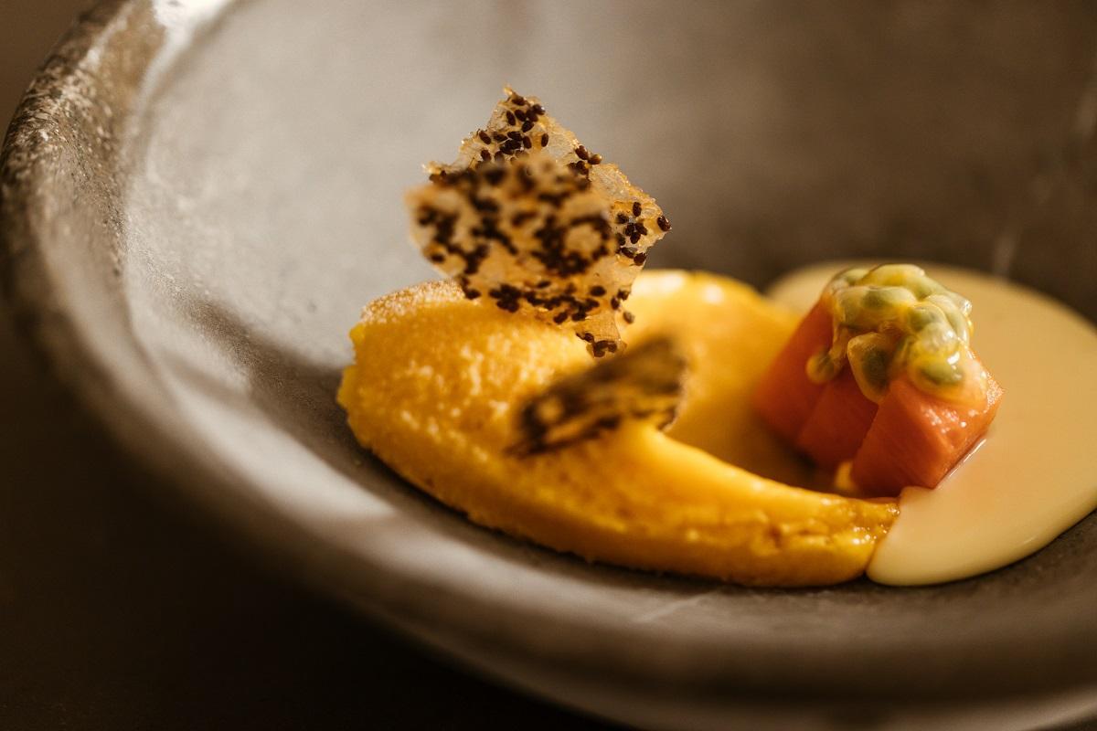 Los menús degustació pretenden reinterpretar los sabores mediterráneos a través de técnicas actuales con ingredientes locales.