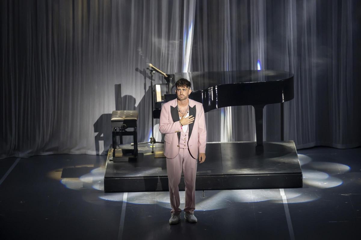 Mikel Herzog Jr. interpreta "Aire"