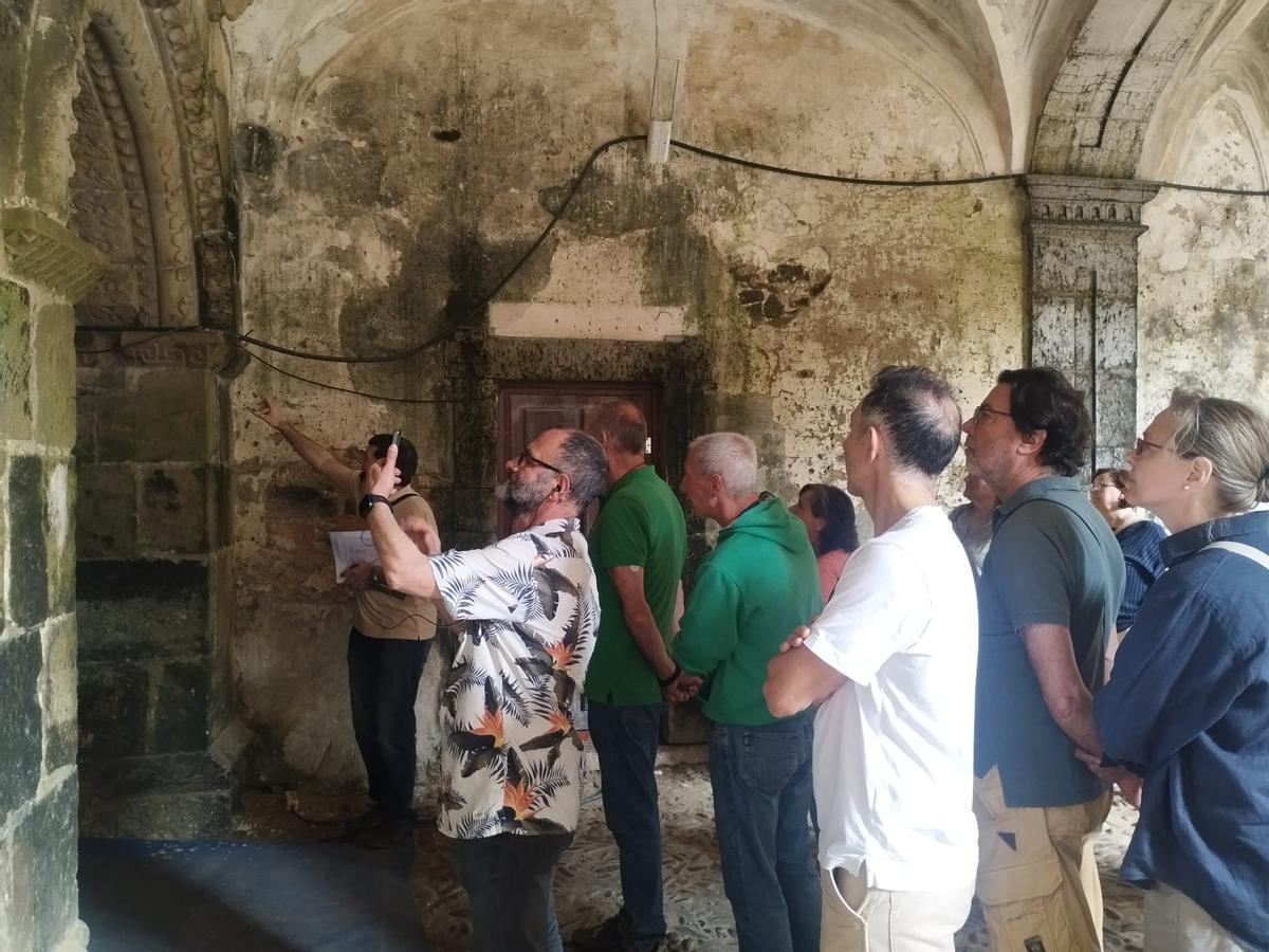 Así fue la visita guiada al monasterio de Cornellana, en Salas