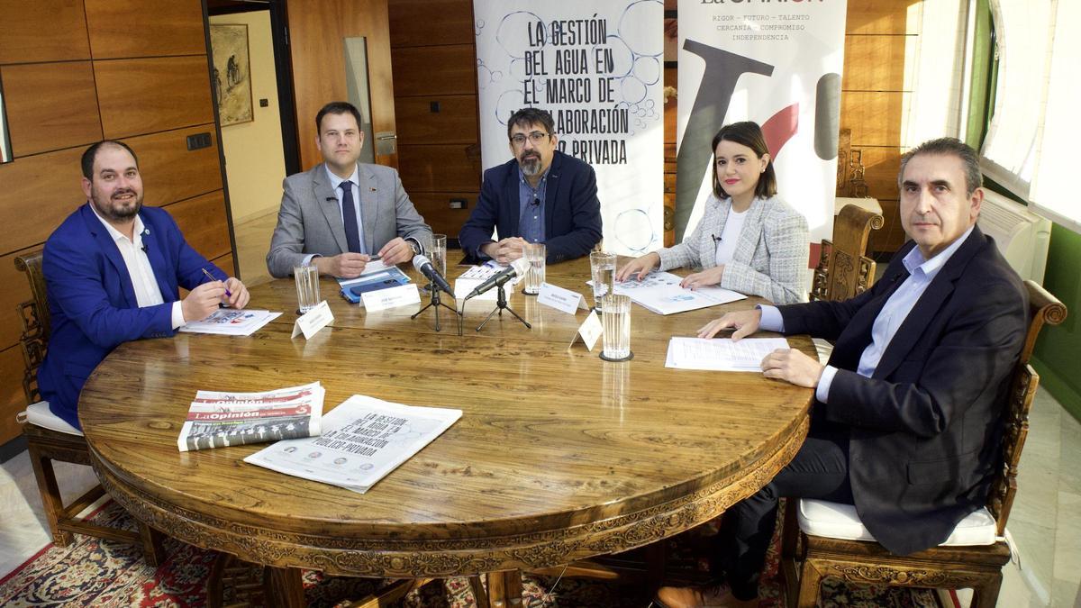 Mesa de expertos de la gestión del agua que se celebró el pasado 22 de noviembre de La Opinión.