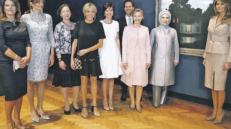 Primeras damas de varios países y Gauthier Destenay, marido del primer ministro luxemburgués.