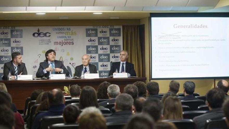 Los empresarios coruñeses analizan la nueva ley de contratos públicos