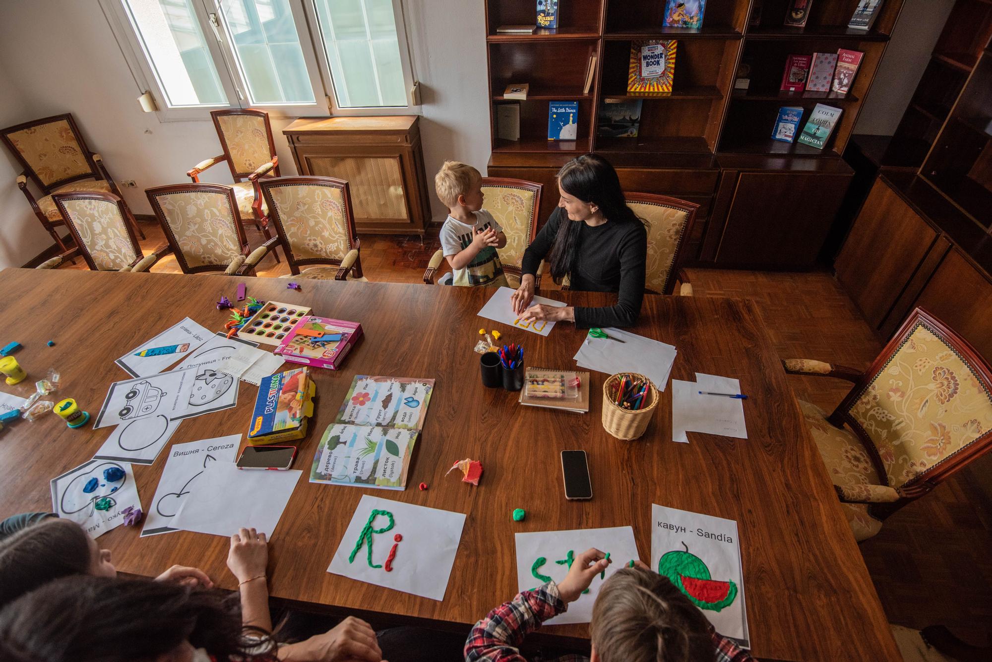 La residencia del IES Rosalía Mera acoge a 32 mujeres y niños refugiados de Ucrania