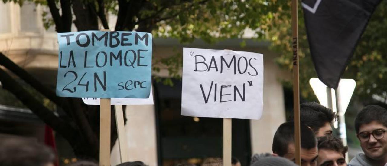 &quot;Bamos vien&quot;. Nuevos carteles y nuevos lemas en las manifestaciones.