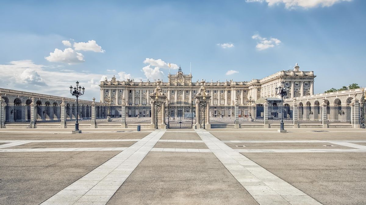 Este es el palacio real más grande de Europa, y es más grande que Versalles y Buckingham