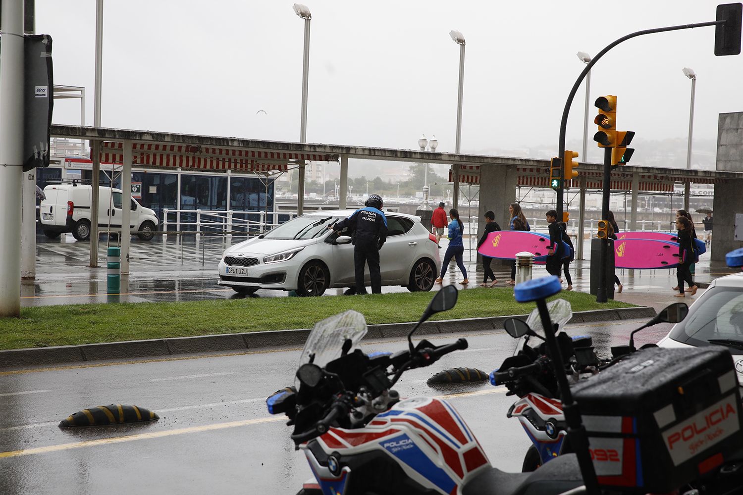 En imágenes: así ha sido la reapertura al tráfico del "cascayu" de Gijón