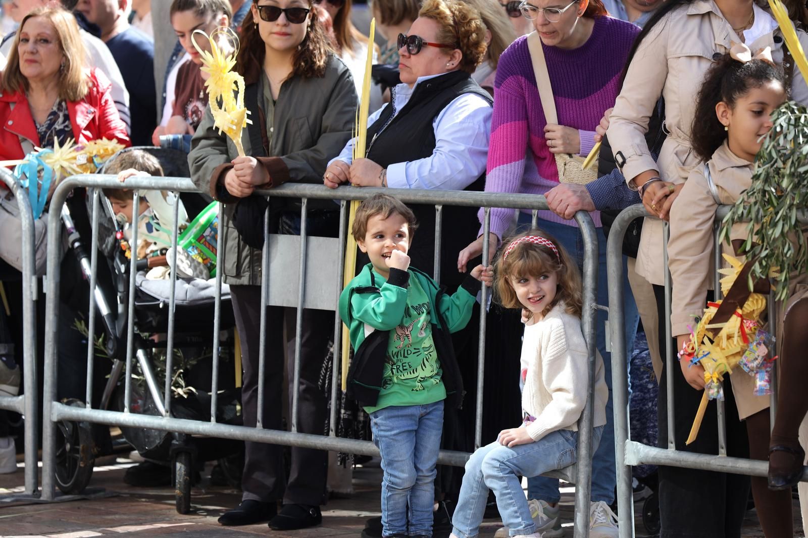 En imágenes | Emoción y mucho público en la procesión de las palmas de Zaragoza