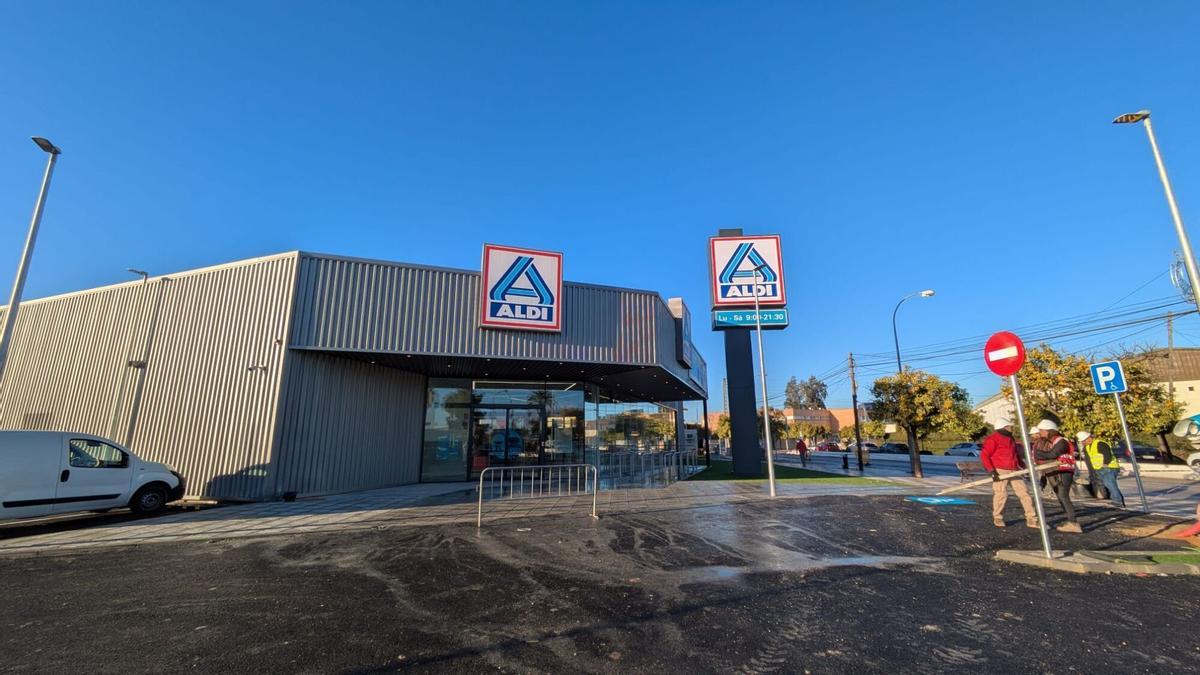 El nuevo Aldi del parque comercial Palma Plaza en Palma del Río ultima su apertura para este jueves, 4 de diciembre.