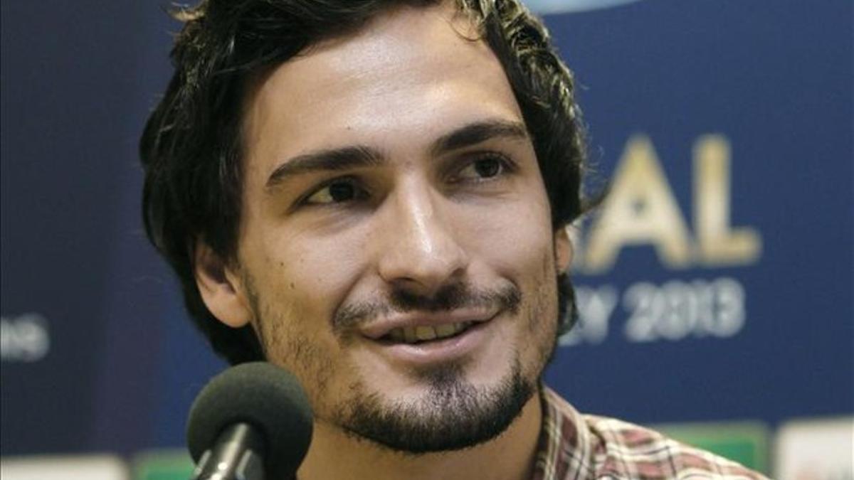 Hummels, muy cerca del United de Van Gaal.