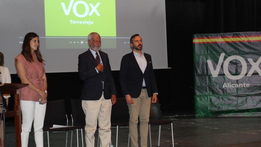 Vox hace bandera de la recuperación del Hospital de Torrevieja al modelo de gestión público-privada en su presentación