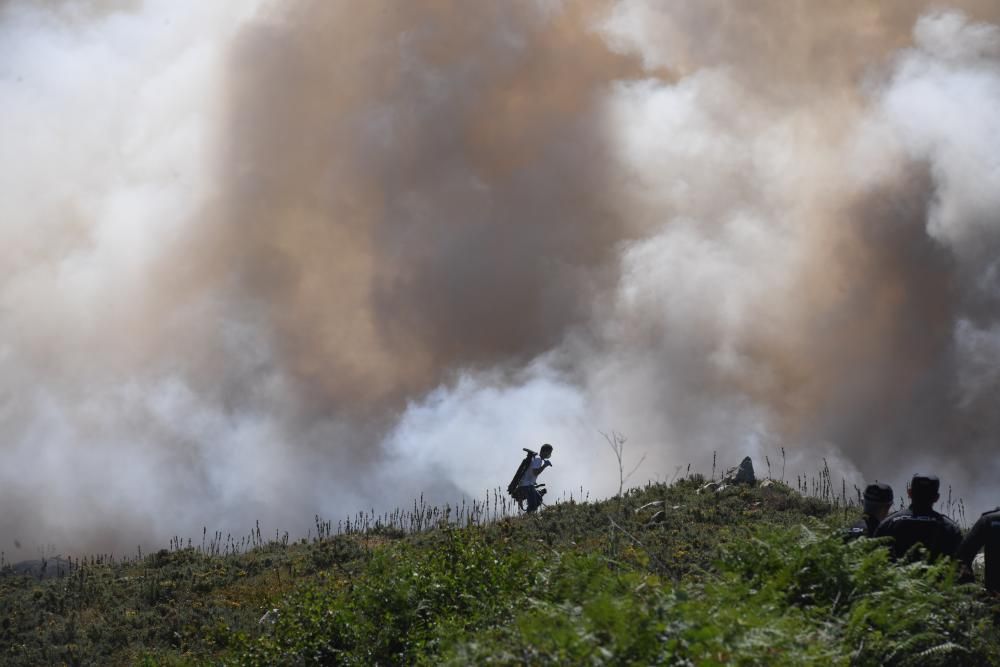 El humo se ha podido ver desde varios puntos de la ciudad. Se han visto afectadas entre cinco y seis hectáreas.