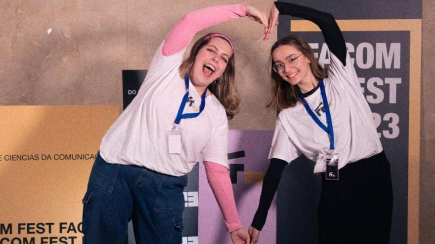 Antía Rodeiro y Blanca Navarrete, en un festival de cine organizado en su facultad.