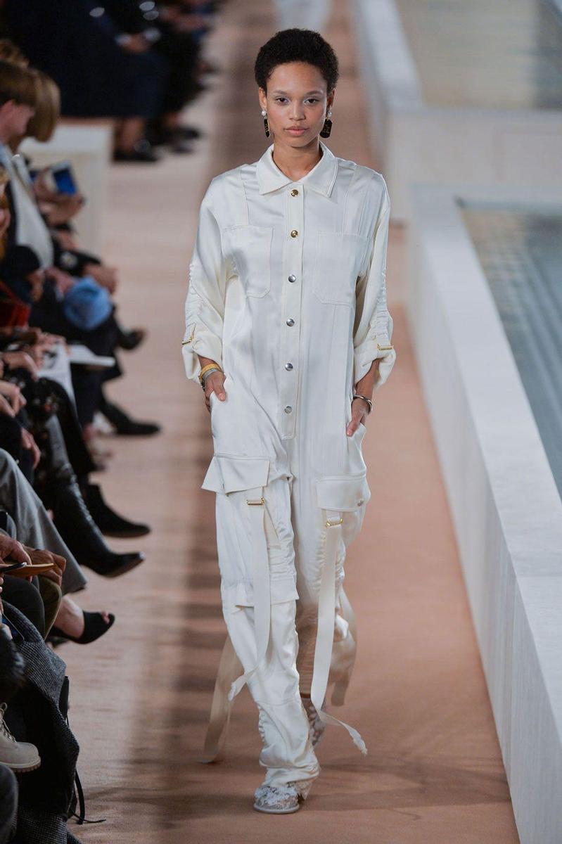 PFW: Balenciaga Primavera/Verano 2016, mono blanco