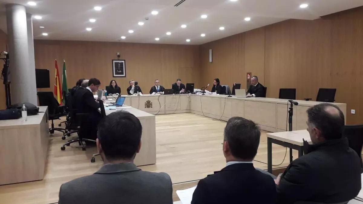 Absuelto un notario de Córdoba de un delito de falsedad en una venta de acciones
