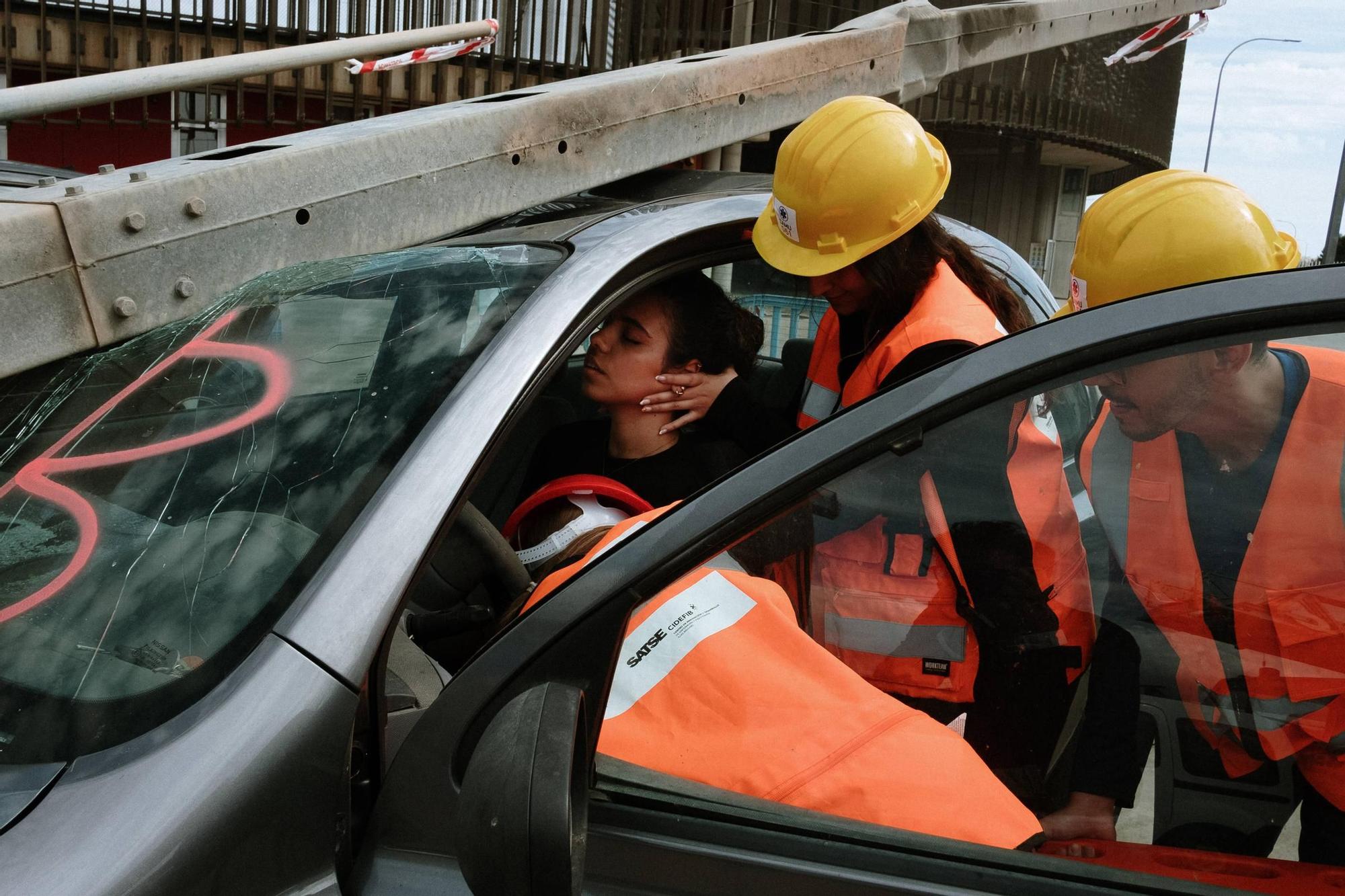 Las futuras enfermeras de Mallorca aprenden a actuar ante un accidente de tráfico con heridos
