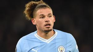 Kalvin Phillips jugando con el Manchester City