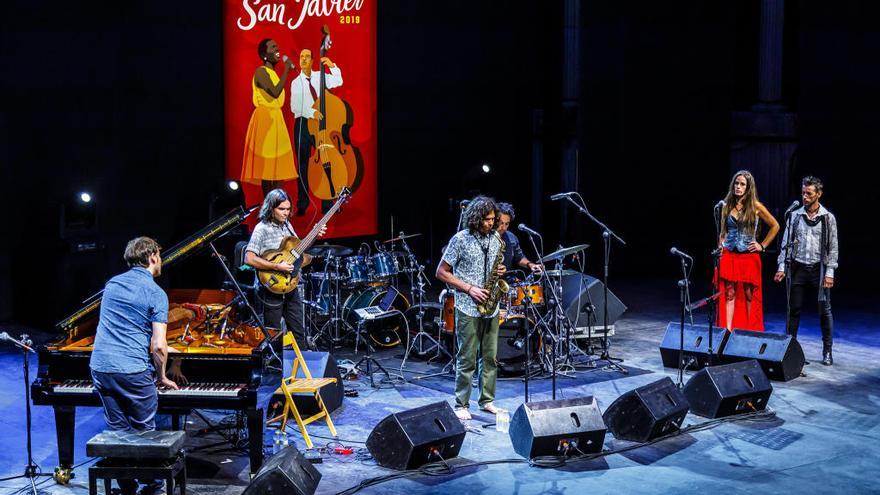 Antonio Lizana, sobre las tablas del Auditorio Parque Almansa de San Javier.