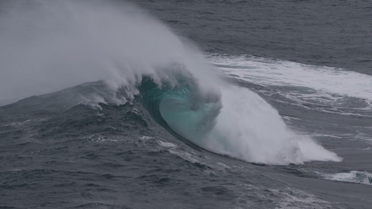Una ola en la playa de Valdoviño, A Coruña.