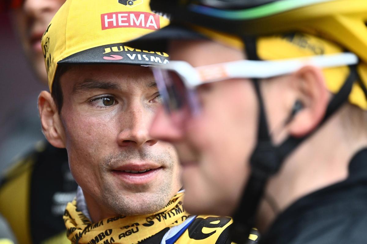 Scandiano (Italy), 16/05/2023.- Slovenian rider Primoz Roglic of team Jumbo Visma during the signing in prior the 10th stage of the 2023 Giro d’Italia cycling race over 196 km from Scandiano to Viareggio, Italy, 16 May 2023. (Ciclismo, Italia, Eslovenia) EFE/EPA/LUCA ZENNARO