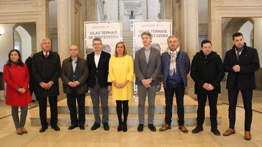 La presentación del proyecto de señalización tecnológica de las villas termales, con los representantes de O Grove y Catoira.