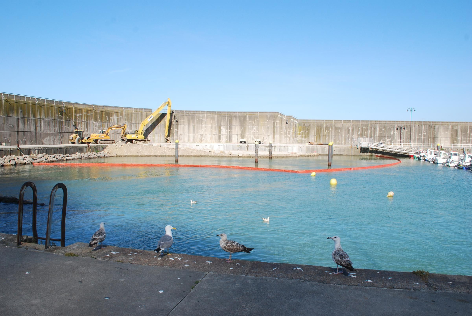 Obras en el puerto de Lastres