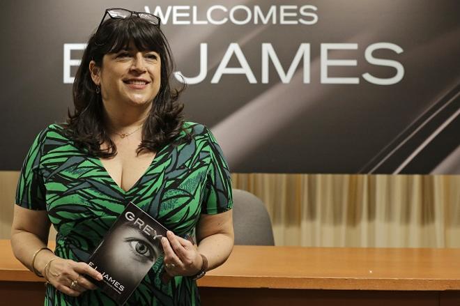 El James autora de la trilogia 50 sombras de Grey con la cuarta entrega grey