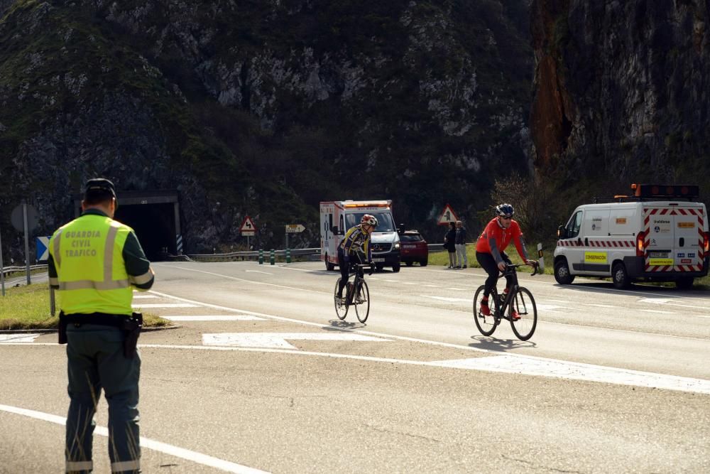 Atropello ciclista en la zona de los túneles de Morcín