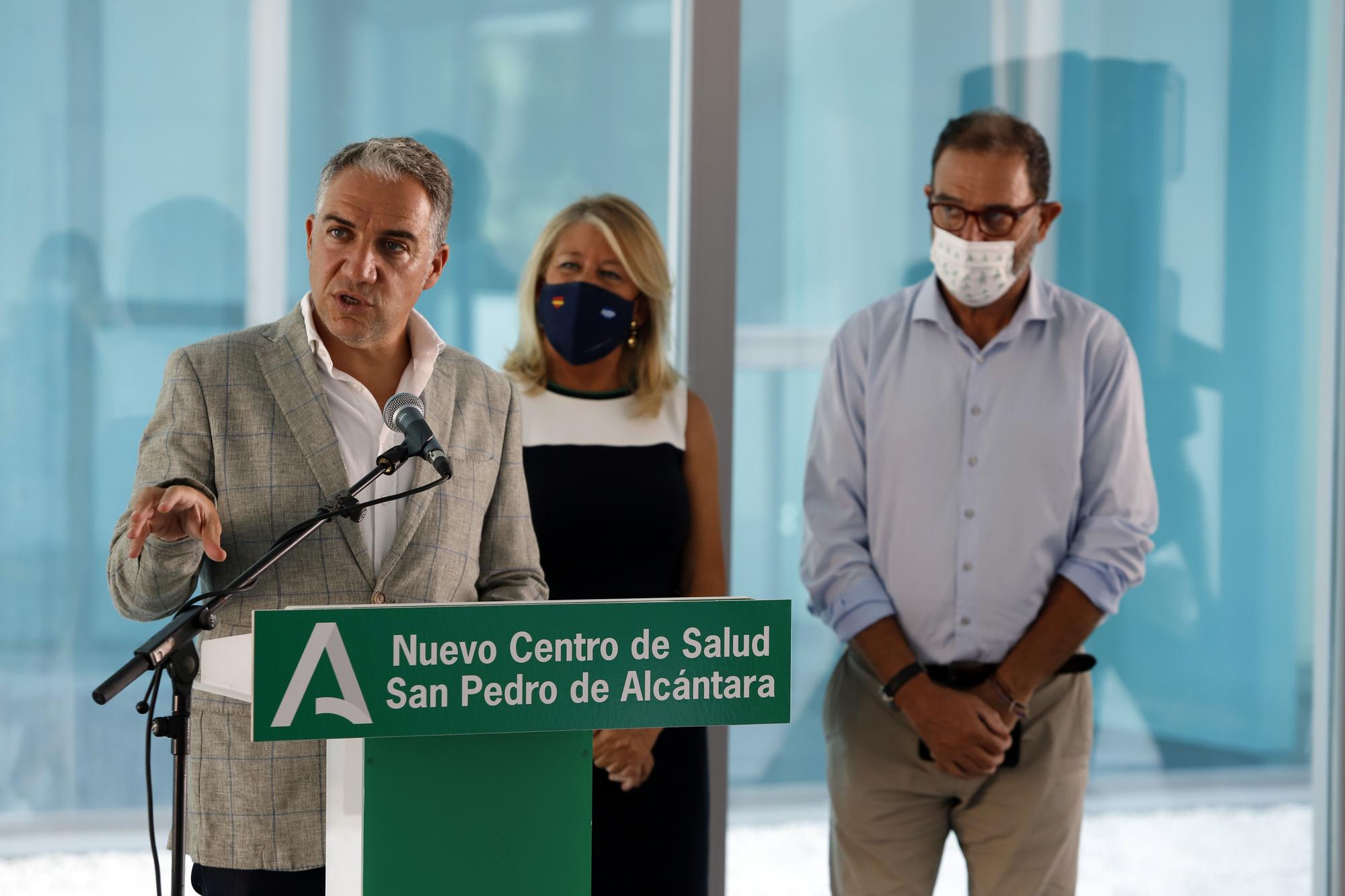 Elías Bendodo visita las obras del centro de salud San Pedro Alcántara