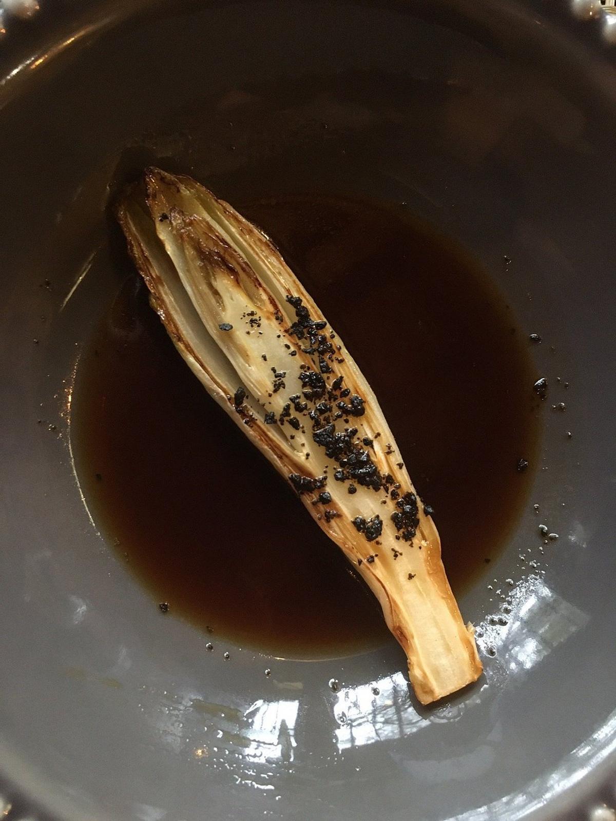 Alcachofas con crema de maíz y ajil