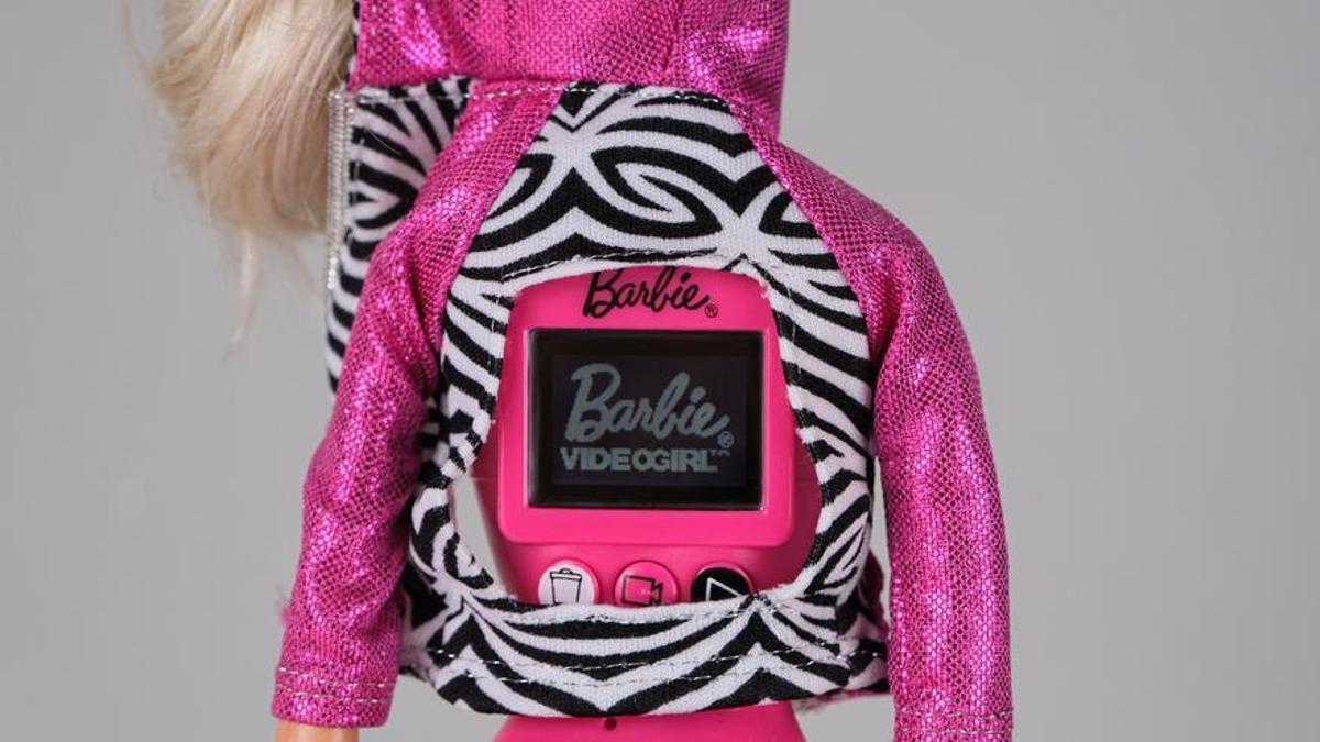 La pantalla de l'esquena de la nina Barbie Video Girl de David Muñiz.