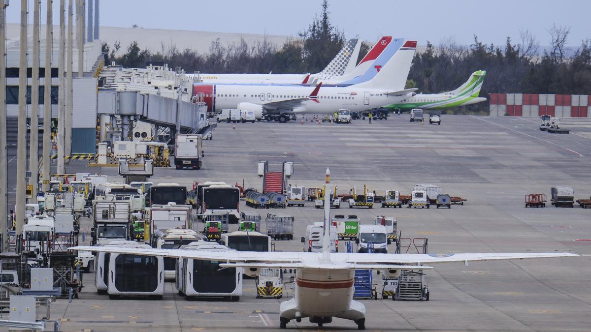 Aviones en el aeropuerto de Gran Canaria.