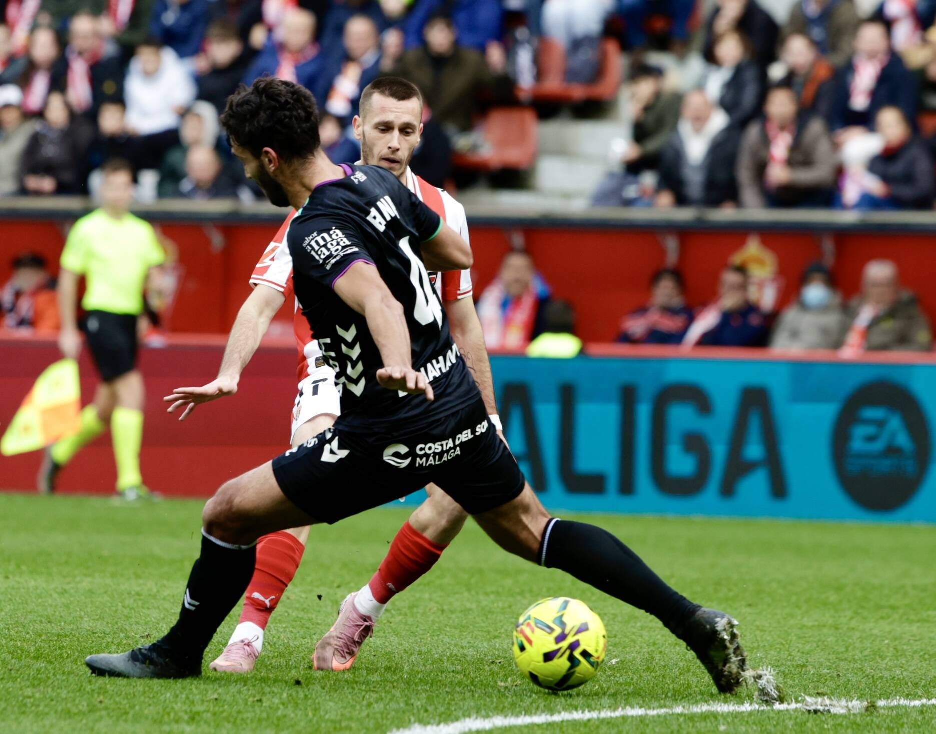 EN IMÁGENES: El partido Sporting- Málaga en el Molinón