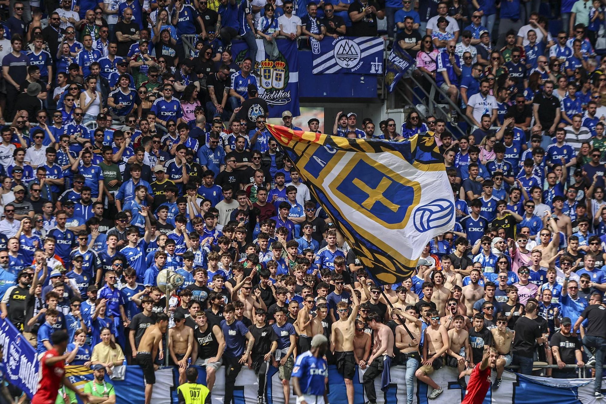 EN IMÁGENES: Ambientazo en la valiosa victoria del Oviedo contra el Zaragoza