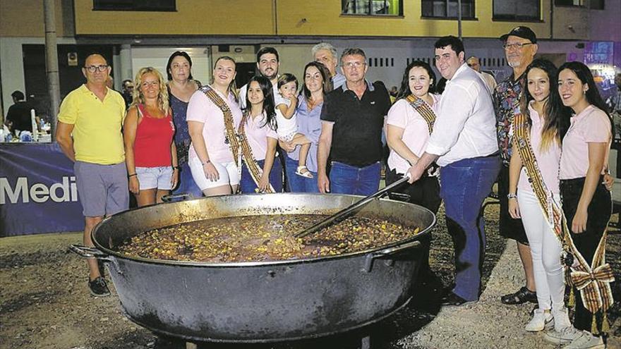 El &#039;tombet de bou&#039; reúne a miles de personas en el Sopar de Germanor