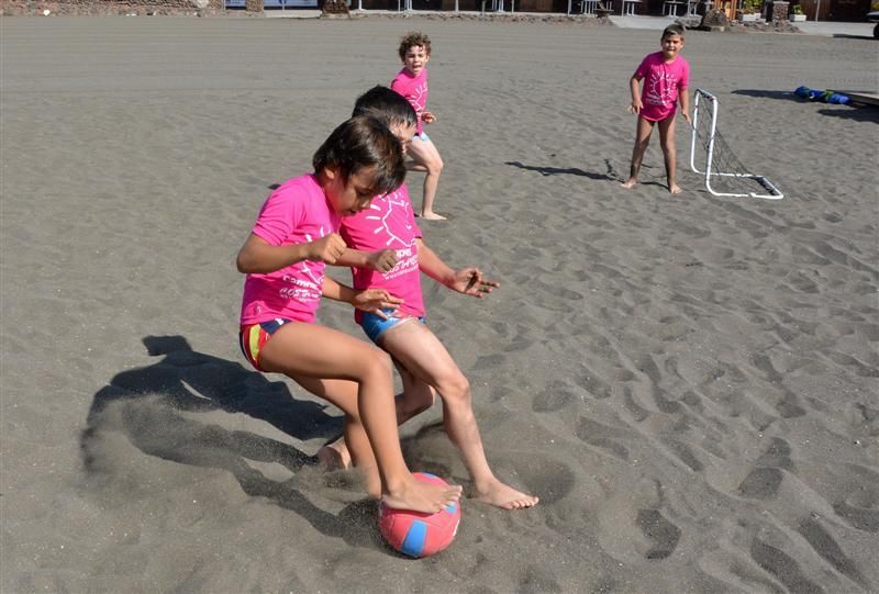 Campus de verano en playa de Melenara