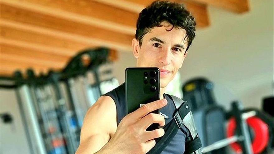 Márquez muestra su primera sonrisa en el gimnasio