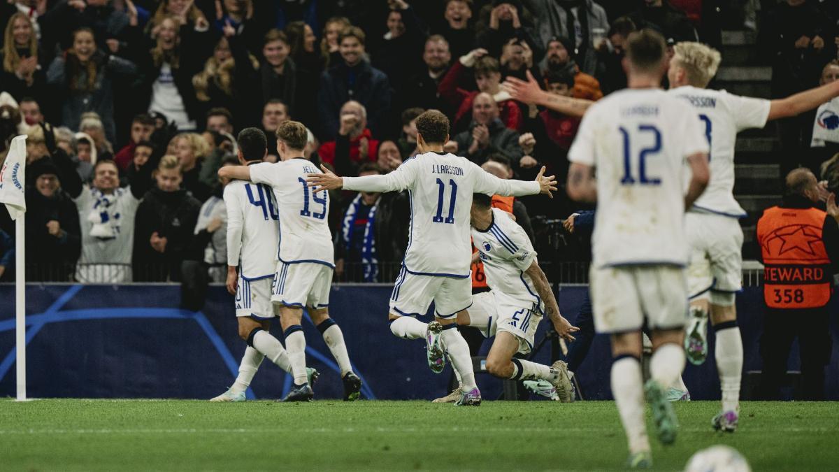 Los jugadores del Copenhague celebran el triunfo ante el Manchester United (4-3)