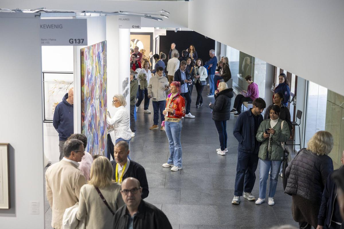 La feria Art Cologne Palma ha cerrado puertas en el palacio de congresos y ha registrado una gran afluencia de visitantes este domingo, en el que la entrada era gratuita para los residentes.
