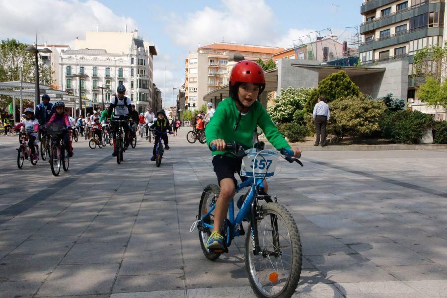 Más de 300 ciclistas disfrutaron del Decabike.