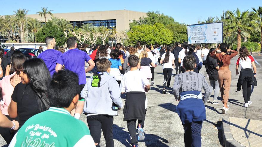 La meta de unos adolescentes en Elche: correr por las personas en riesgo de exclusión social