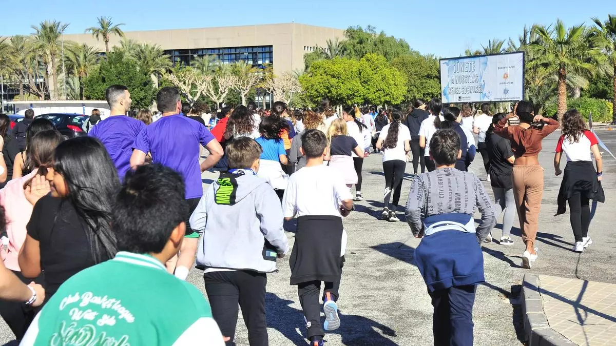 La meta de unos adolescentes en Elche: correr por las personas en riesgo de exclusión social