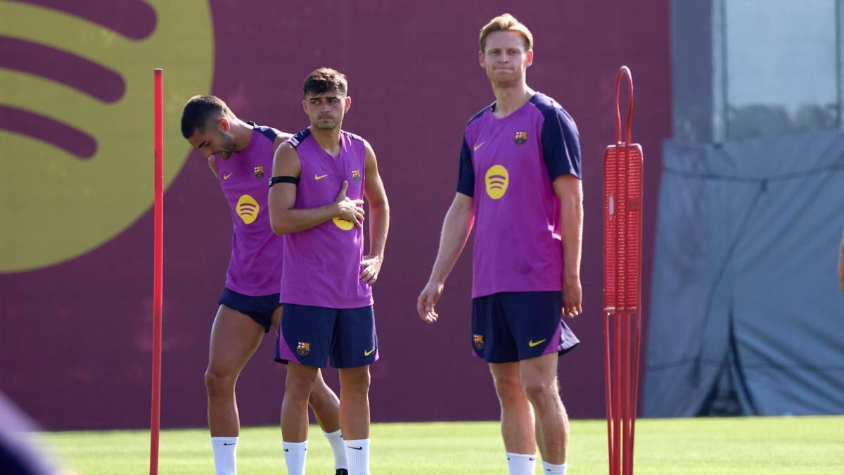 Ferran, junto a Pedri y Frenkie de Jong en un entrenamiento