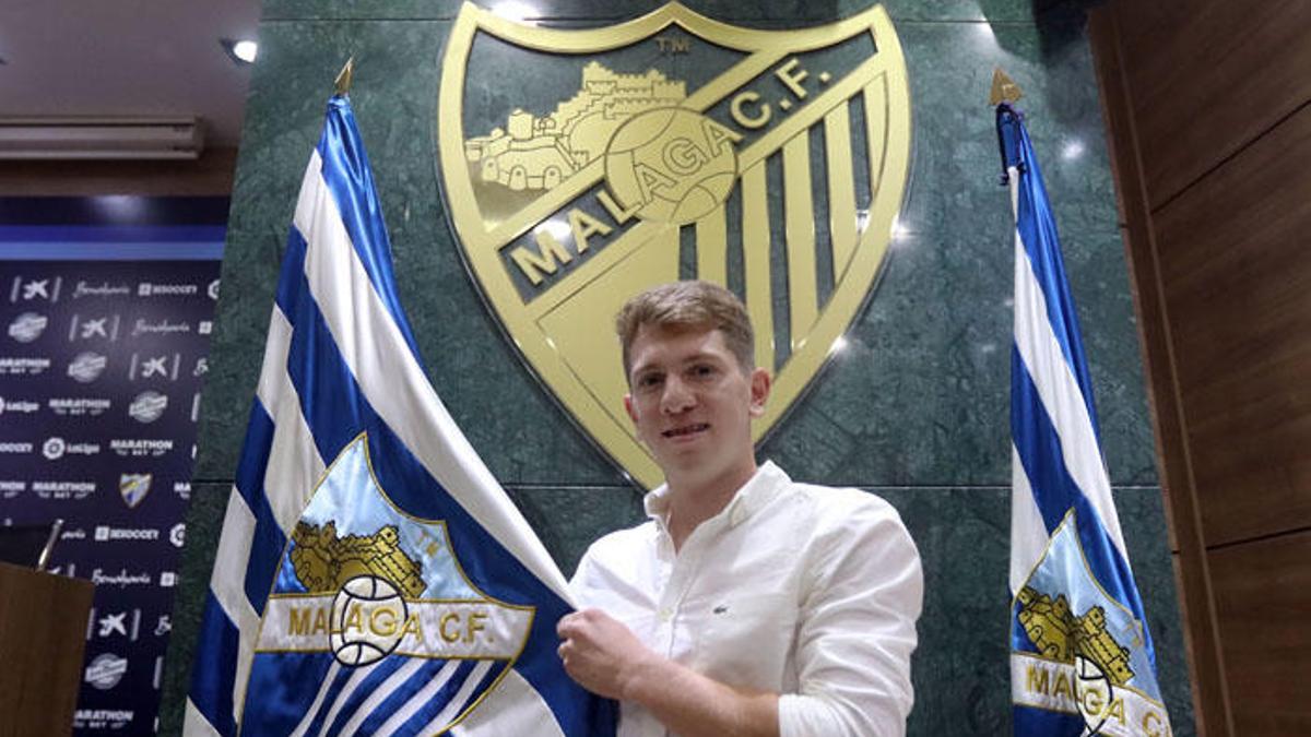 Esteban Rolón, en su presentación como nuevo jugador del Málaga CF en 2017.