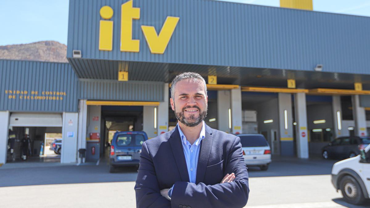 Josep Albert Quilis,  Director General de SITVAL en la estación de ITV de Redován.